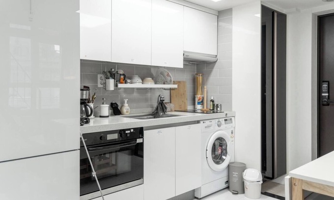 COEX Apartment | Modern 3-bedroom apartment with WiFi and AC in vibrant Gangnam