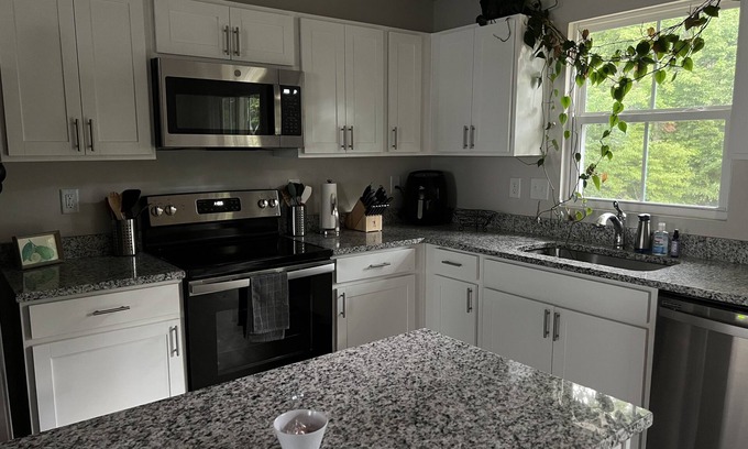 Derita - Statesville House | Stylish 3-Bedroom Townhome Near Uptown - Top Rated!