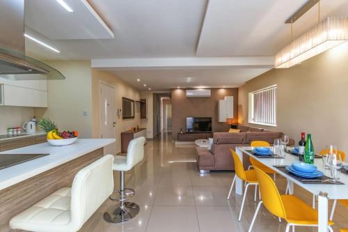 Swieqi Apartment | Stylish 3 BR Apartment Near Beach & Paceville, Rated 10/10