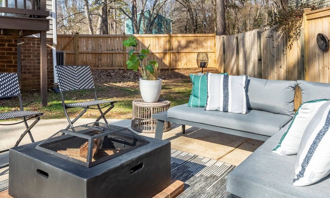 Charlotte House | Remarkable 3-Level Retreat with Pool & Kitchen Amenities