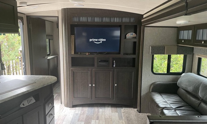 Wasaga Beach House | Modern Riverside Trailer with Ocean View, Steps to Beach
