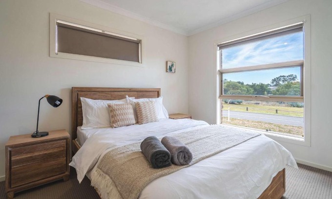 Doreen House | Modern 3B2B1C Home in Doreen
