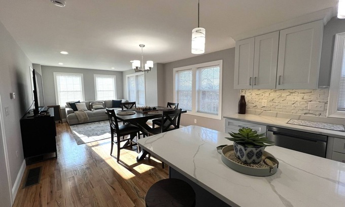 Providence Apartment | Contemporary 3bd/2bath Near Downtown Providence