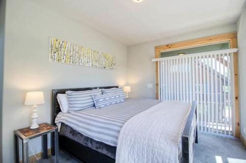 Granby House | Stylish 3-Bed Cabin in Edgewater with Private Pool