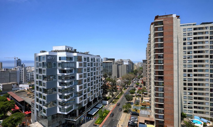 Leuro Condo | Modern 3BDRM Apartment with A/C & Spa in Miraflores