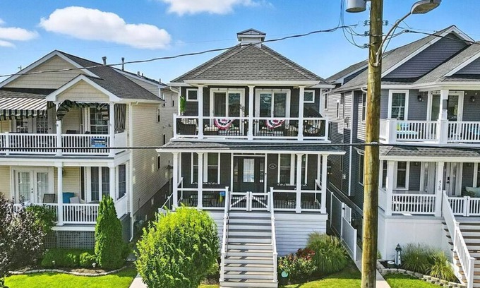 North End Condo | Modern 3BR/2BA OCNJ Condo w/Deck, Gourmet Kitchen & Boardwalk Steps