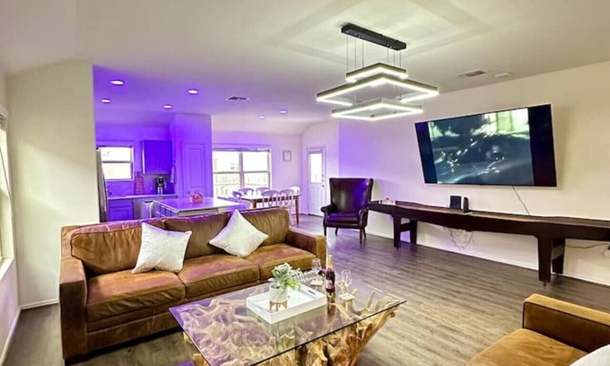 Del Valle House | Modern 3BR Home Sleeps 10 Pool Near COTA & Austin