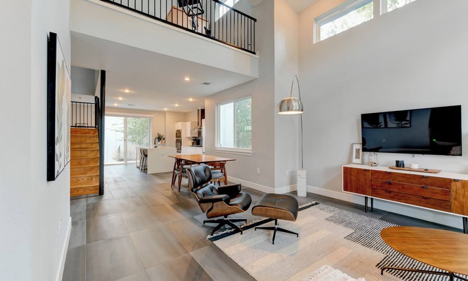 MLK House | Modern 3BR Home with Sauna, BBQ Grill & High Guest Rating