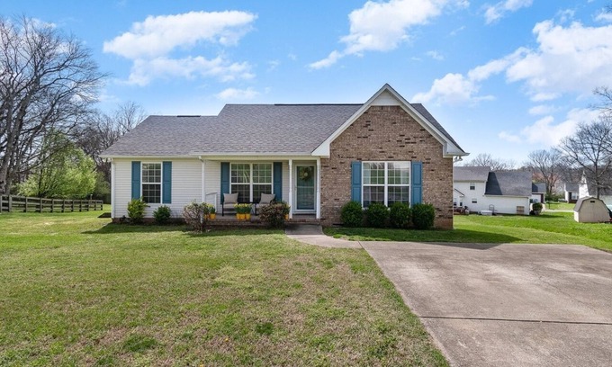 Spring Hill House | Explore This 3BR Home Near Nashville with Family-Friendly Amenities