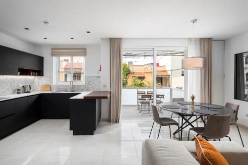 St. Andrew's Apartment | Stylish 3BR Apartment with Ocean View Near St Julians Bay