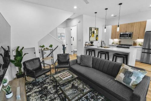 OST - South Union House | Modern 3BR Townhome Gated Sleeps 10 Parking