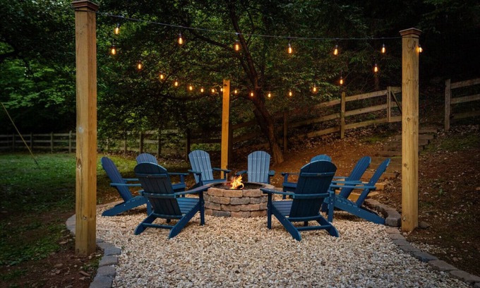 Afton Apartment | Top-Rated 4Bd Cabin on the 151 Wine/Brew Trail!