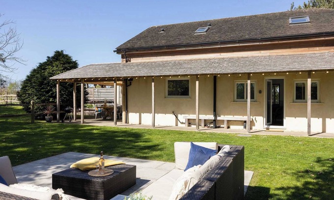 Birdham House | Beautiful Countryside Retreat with Garden & Beach Access
