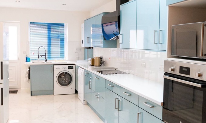 Filton House | Modern 4 Bed House in Filton Bristol City