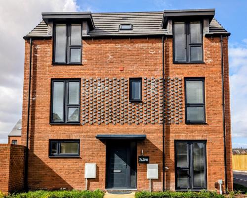 Llanwern House | Stylish 4-Bed House in Newport - Your Ideal Family Retreat