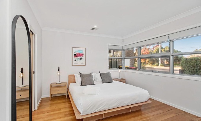 Downer House | Modern 4-Bed House with Hot Tub Near CBD Adventure