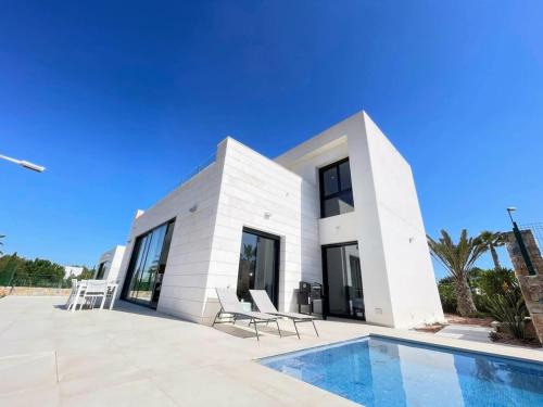 Lo Rufete Villa | Stylish 4 Bed Villa with Pool - Family-Friendly Retreat