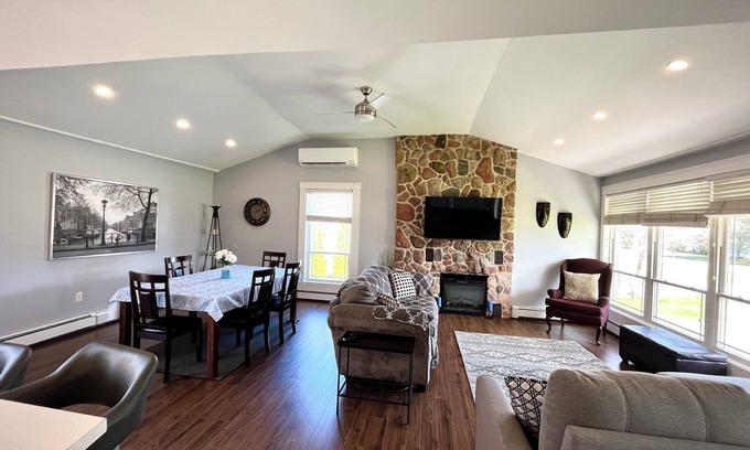 Charlottetown House | Modern 4 Bedroom Home; Minutes to Downtown