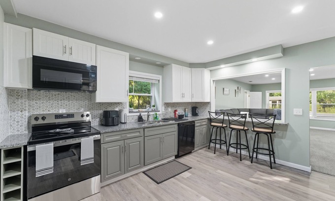 Pymatuning South House | Modern 4-bedroom house on PYM Lake with hot tub