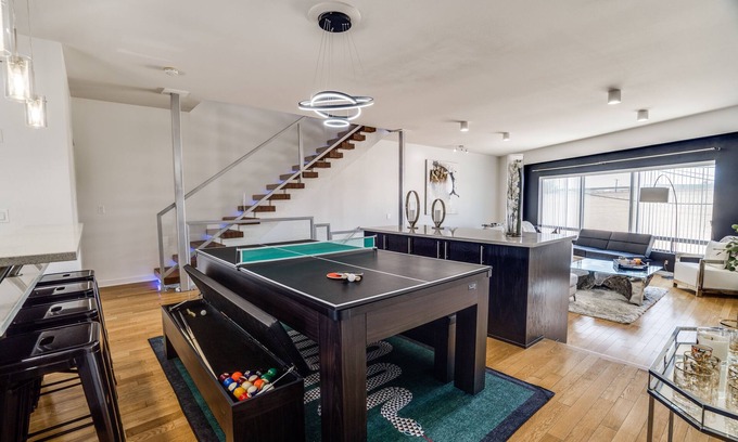 Deep Ellum House | Trendy Townhome Near Deep Ellum & Fair Park - 9.6 Rated!