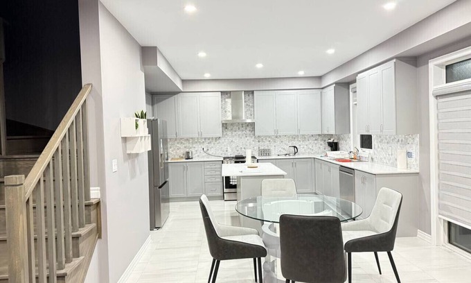 Port Colborne House | Modern 4Bdrm Home with Fireplace