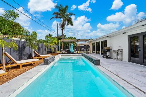 Imperial Point Apartment | Exceptional Family Pool House Steps from Lauderdale Beach
