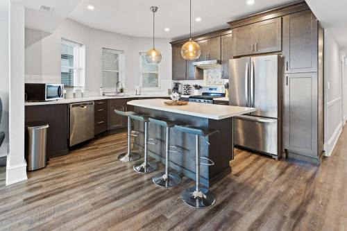Atlantic City Apartment | Pet-Friendly 4BR Beachside Apartment with Open Living Space