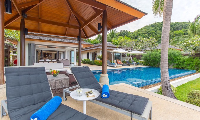 Plai Laem Villa | Modern 4BR Beachfront Villa | Lipa Noi Beach