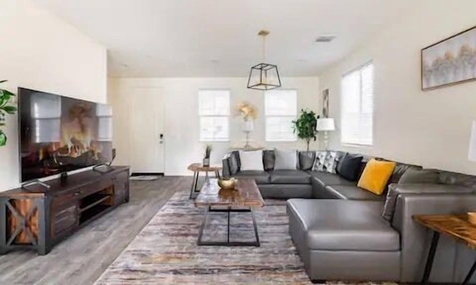 Fontana House | Modern Home with Kitchen Near Sierra Lakes Golf Course