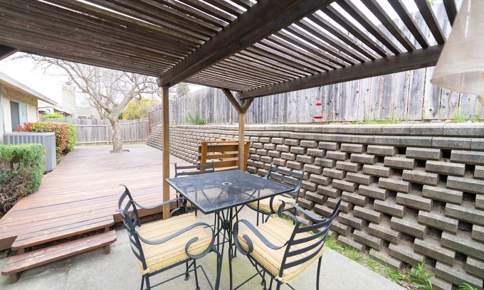 North Hilltop House | Guest Rated 10/10: Modern Caldwell Park Home with Spa & Arcade