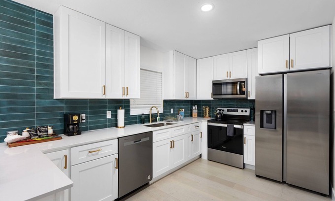 Beacon Ridge House | Modern 4BR House 10mins to Downtown