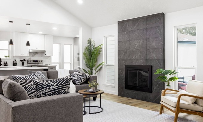 Barker House | Modern 4BR Retreat Family & Pet Friendly Near Cypress, Tomball, Spring