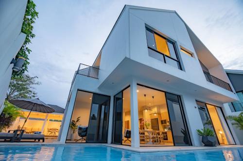 Choeng Thale Villa | Elegant 4BR Villa with Private Pool in Bangtao Oasis
