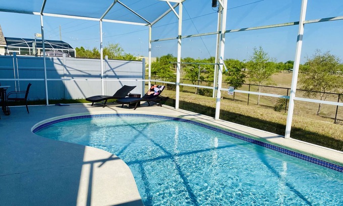 Lake Davenport Estates House | Stylish 5 Bedroom Retreat with Private Pool & High Rating