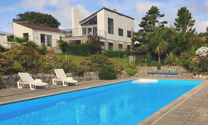 Carlyon Bay House | Stunning 5 Bedroom House with Pool & Ocean View - Rated 9.8