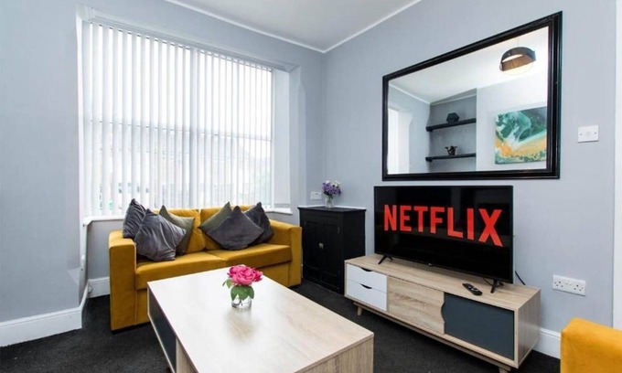 Mapperley House | Modern 5 Bedroom House near Nottingham City Centre