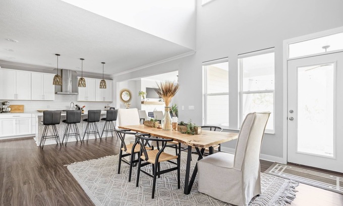 Zionsville House | Modern 5 BR Luxury Home, Cul-de-sac, Hot Tub, Ping Pong!