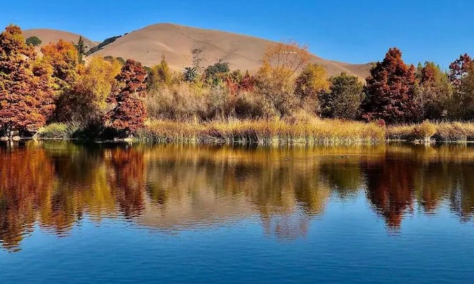 Niles District House | Experience a 5-Star Resort with Lake Views & Spa Access