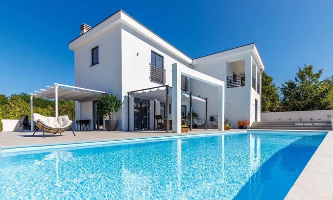 Kanfanar Cabin | Modern 5* villa with a private pool in an idyllic surrounding..