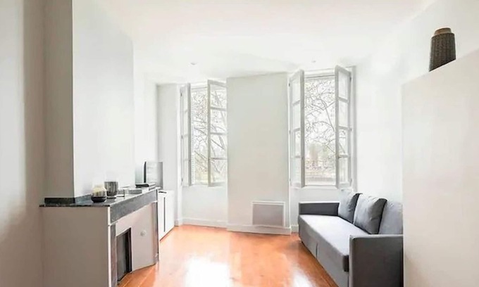 Carmes Apartment | Modern 50m2 Apartment in the Elegance of Les Carmes Et Du Quai De Tounis
