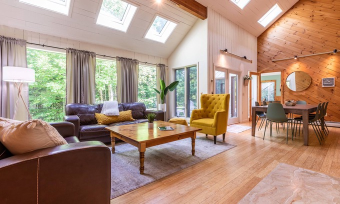Stratton Mountain House | Stylish 5BR Vermont Retreat with Pool & Sauna Near Stratton