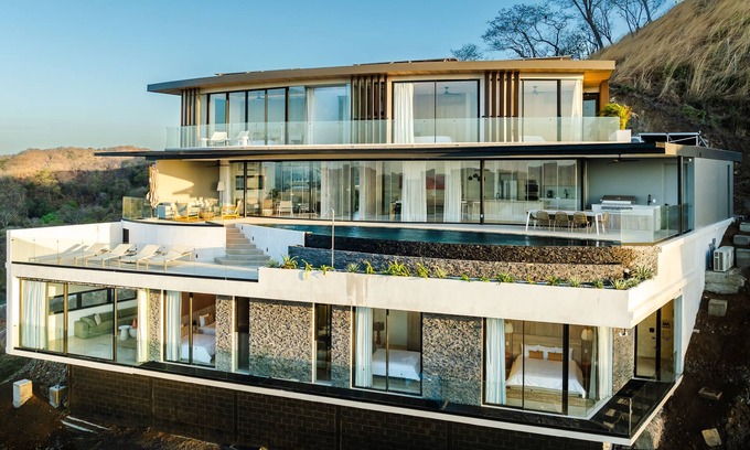 Tamarindo Villa | Modern 6-Bedroom Villa with Oceanfront Views & Breakfast
