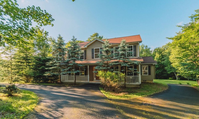 Pocono Summit House | Modern 6BR Retreat with Hot Tub & Sauna Near the Lake