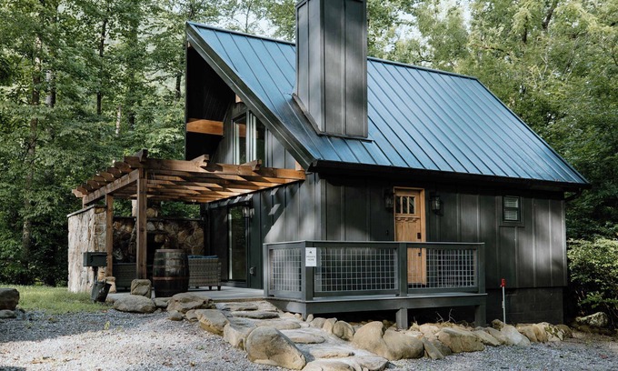 Pittman Center House | Tranquil Cottage with Fishing Lake & Family-Friendly Amenities
