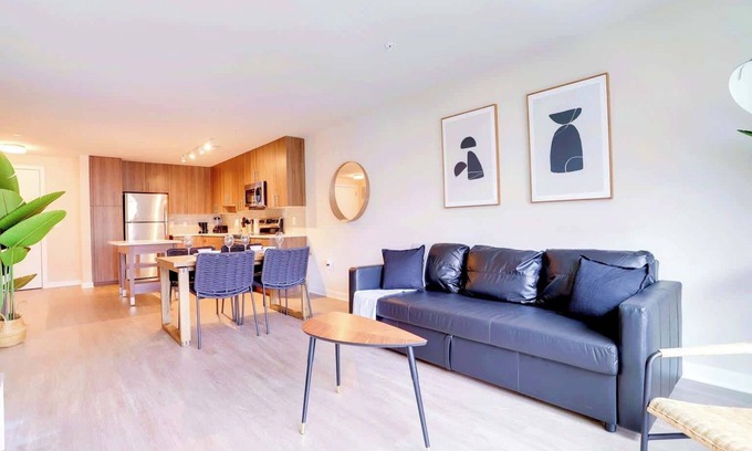 Jefferson Manor Apartment | Stylish Apartment in Alexandria with Pool and Spa Amenities