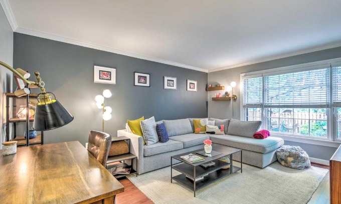 Rose Hill House | Modern Alexandria Townhome Near Old Town Attractions