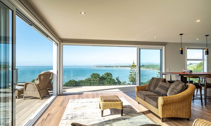 Kakanui House | Modern House with Ocean Views and Spa Amenities Await