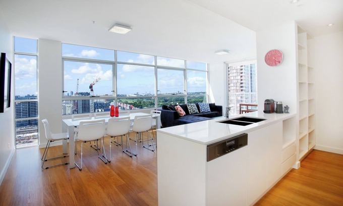 Zetland Apartment | Bright 3BR Executive Apartment in Zetland with Scenic Views