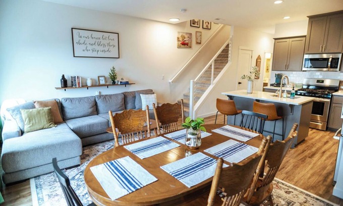 Salem House | Inviting South Salem Townhome with Game Room & Pool Access