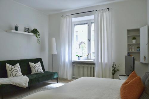 Ullanlinna Apartment | Bright Studio with Ocean View in Prime Location - 4 Stars